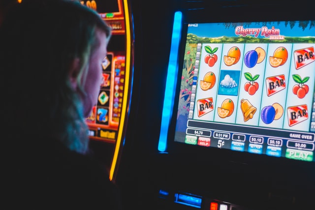 Can you win online slots?