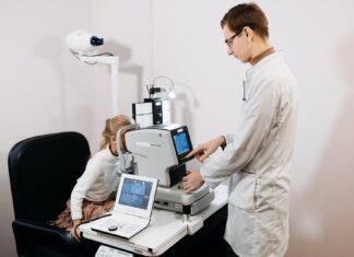 How to Find a Good Optician: Essential Tips for Eye Care Selection